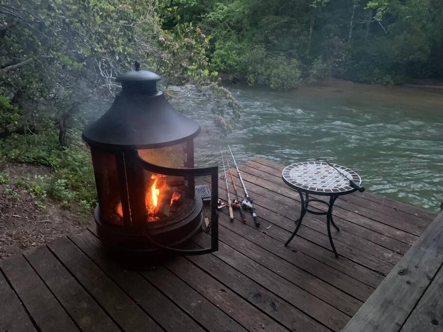 Cabin Fever On Cartecay River 엘리제이 외부 사진