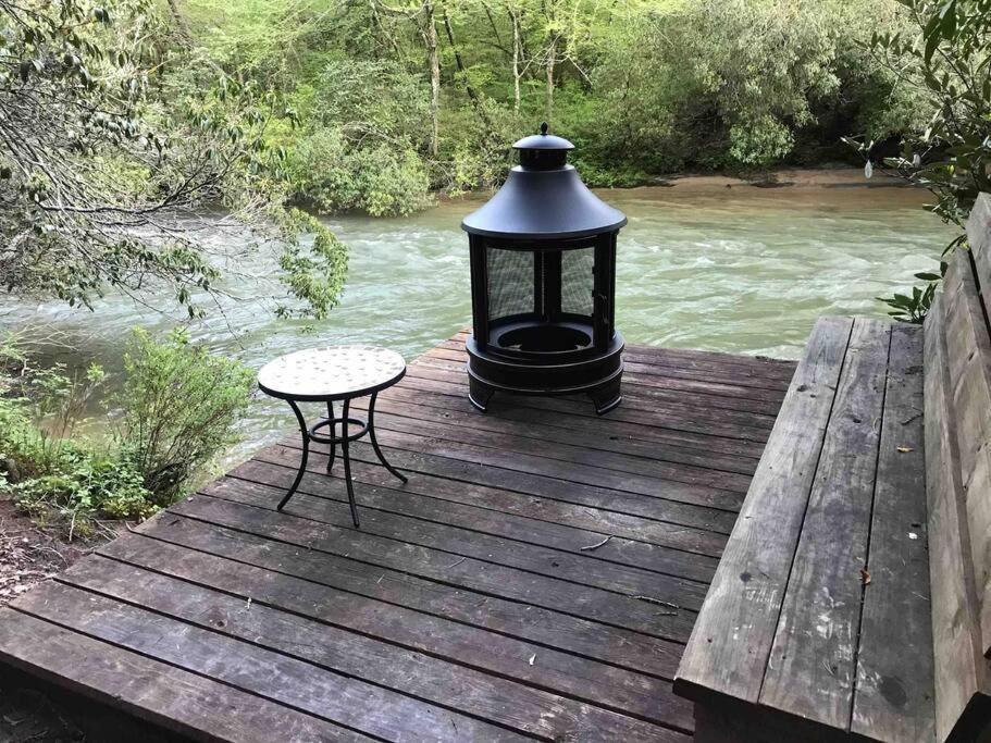 Cabin Fever On Cartecay River 엘리제이 외부 사진